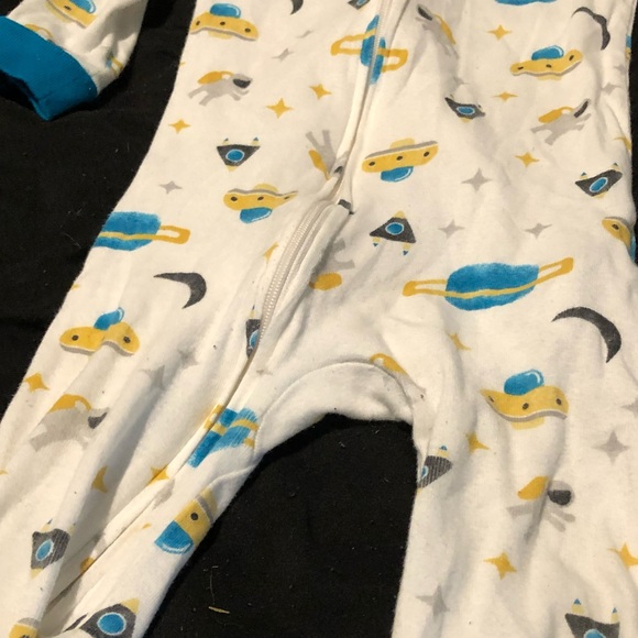 Carters, children’s place, Disney and various brands 24 piece 12m bundle - Picture 6 of 7